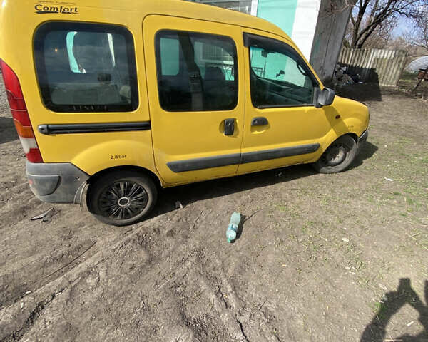 Желтый Рено Кенгу, объемом двигателя 1.46 л и пробегом 311 тыс. км за 3354 $, фото 4 на Automoto.ua