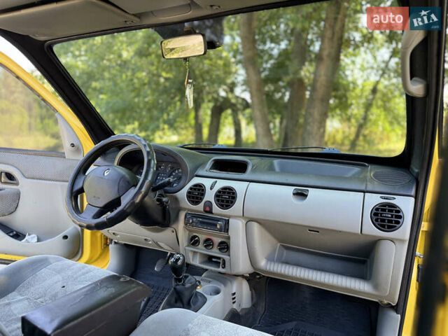 Желтый Рено Кенгу, объемом двигателя 1.5 л и пробегом 305 тыс. км за 4250 $, фото 18 на Automoto.ua