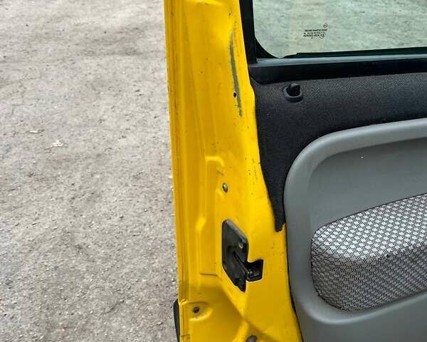 Желтый Рено Кенгу, объемом двигателя 1.46 л и пробегом 200 тыс. км за 3600 $, фото 7 на Automoto.ua