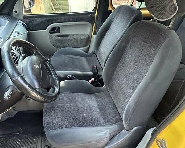 Рено Кенгу 2003 в Бобровице на Automoto.ua Желтый Рено Кенгу, объемом двигателя 1.46 л и пробегом 300 тыс. км за 3200 $, фото 6 на Automoto.ua