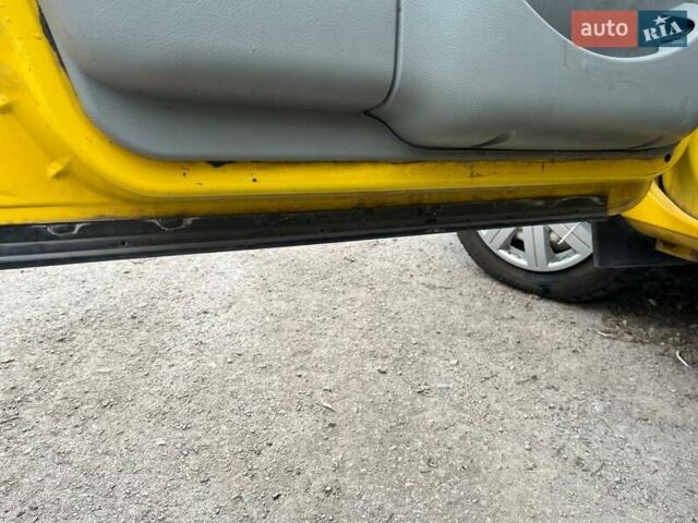 Желтый Рено Кенгу, объемом двигателя 1.46 л и пробегом 200 тыс. км за 3600 $, фото 5 на Automoto.ua