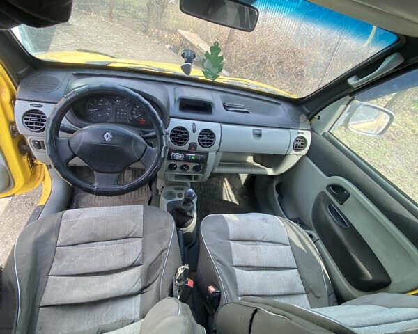 Желтый Рено Кенгу, объемом двигателя 1.46 л и пробегом 311 тыс. км за 3354 $, фото 2 на Automoto.ua
