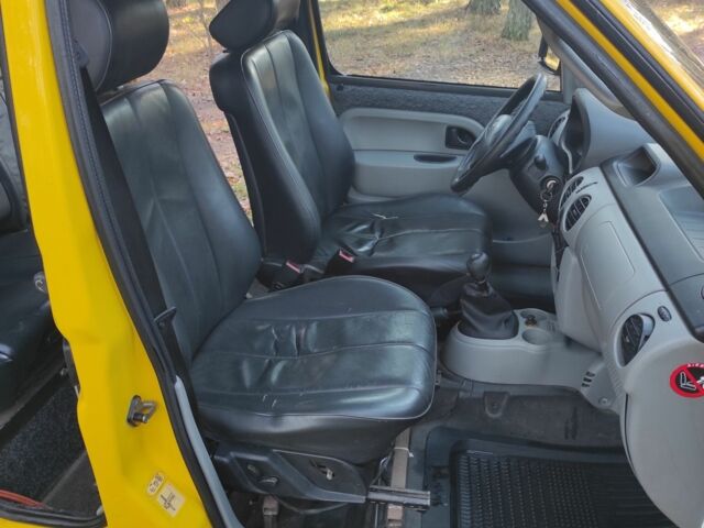 Желтый Рено Кенгу, объемом двигателя 1.5 л и пробегом 244 тыс. км за 2900 $, фото 5 на Automoto.ua