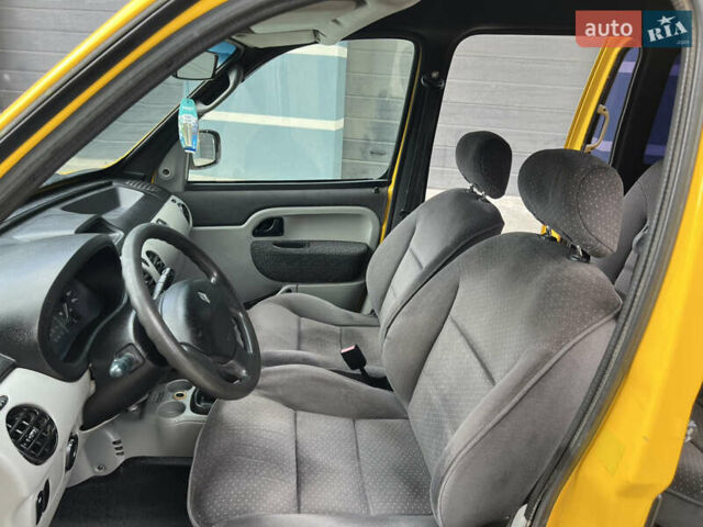 Желтый Рено Кенгу, объемом двигателя 1.46 л и пробегом 218 тыс. км за 3350 $, фото 15 на Automoto.ua