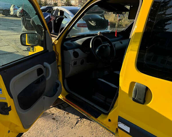 Жовтий Рено Кєнгу, об'ємом двигуна 1.5 л та пробігом 261 тис. км за 3400 $, фото 8 на Automoto.ua