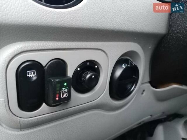 Желтый Рено Кенгу, объемом двигателя 1.4 л и пробегом 290 тыс. км за 3500 $, фото 60 на Automoto.ua