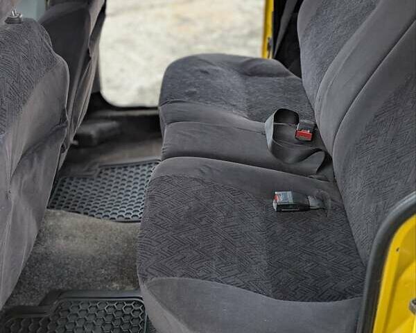 Желтый Рено Кенгу, объемом двигателя 1.46 л и пробегом 250 тыс. км за 2999 $, фото 1 на Automoto.ua