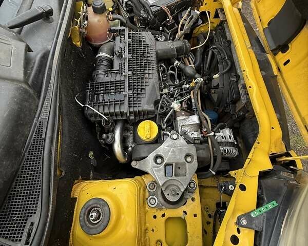 Желтый Рено Кенгу, объемом двигателя 1.5 л и пробегом 450 тыс. км за 3200 $, фото 9 на Automoto.ua