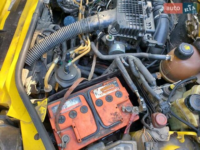 Желтый Рено Кенгу, объемом двигателя 1.46 л и пробегом 225 тыс. км за 3300 $, фото 1 на Automoto.ua