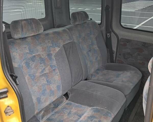 Желтый Рено Кенгу, объемом двигателя 1.5 л и пробегом 262 тыс. км за 3100 $, фото 2 на Automoto.ua