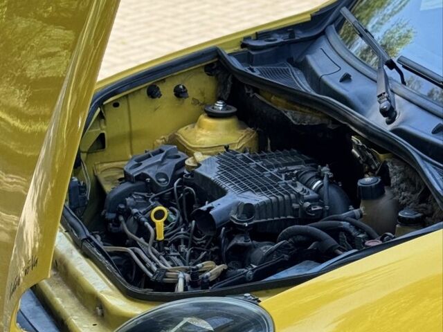 Желтый Рено Кенгу, объемом двигателя 1.5 л и пробегом 305 тыс. км за 4250 $, фото 14 на Automoto.ua