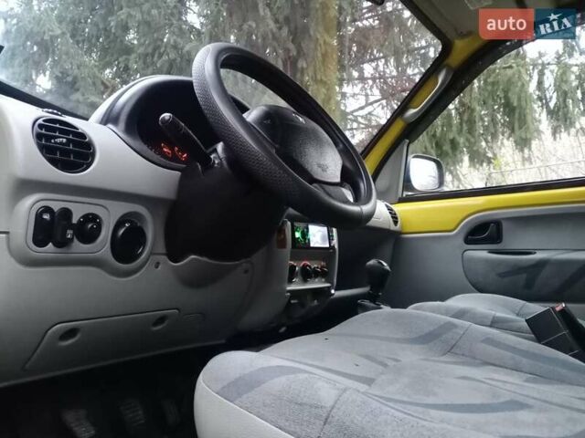 Желтый Рено Кенгу, объемом двигателя 1.4 л и пробегом 290 тыс. км за 3500 $, фото 18 на Automoto.ua