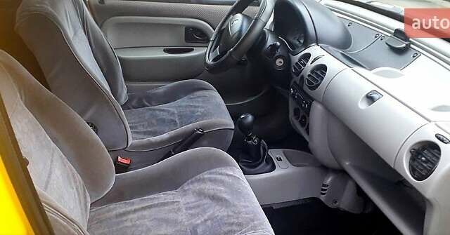 Желтый Рено Кенгу, объемом двигателя 1.9 л и пробегом 258 тыс. км за 3300 $, фото 1 на Automoto.ua