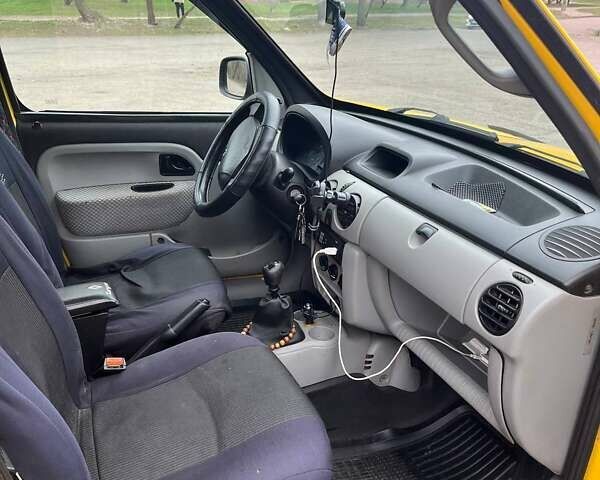 Желтый Рено Кенгу, объемом двигателя 1.46 л и пробегом 200 тыс. км за 3600 $, фото 22 на Automoto.ua