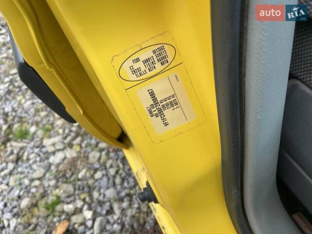 Желтый Рено Кенгу, объемом двигателя 1.46 л и пробегом 486 тыс. км за 2650 $, фото 5 на Automoto.ua