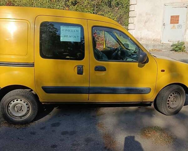 Желтый Рено Кенгу, объемом двигателя 1.46 л и пробегом 200 тыс. км за 4000 $, фото 1 на Automoto.ua