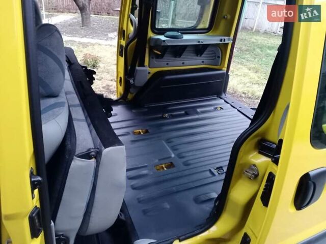 Желтый Рено Кенгу, объемом двигателя 1.4 л и пробегом 290 тыс. км за 3500 $, фото 41 на Automoto.ua