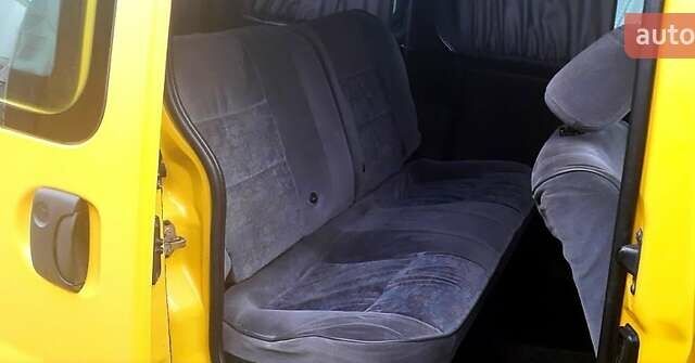 Желтый Рено Кенгу, объемом двигателя 1.9 л и пробегом 258 тыс. км за 3300 $, фото 2 на Automoto.ua