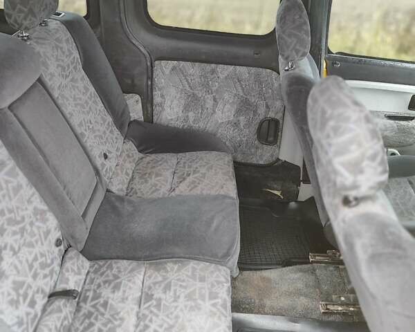 Желтый Рено Кенгу, объемом двигателя 1.46 л и пробегом 301 тыс. км за 3900 $, фото 16 на Automoto.ua