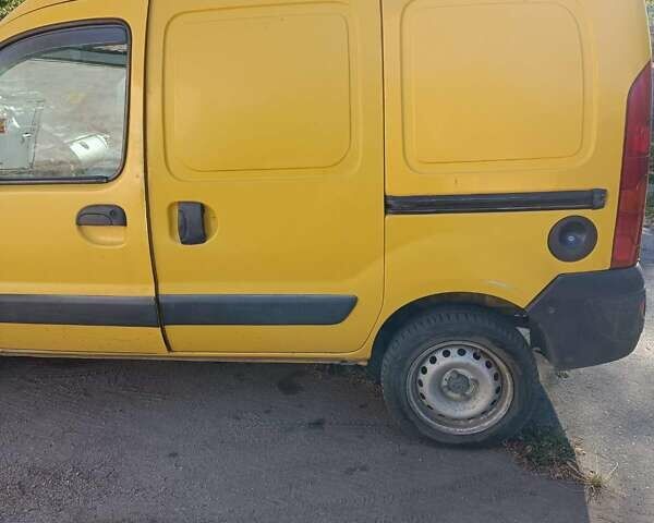 Желтый Рено Кенгу, объемом двигателя 1.46 л и пробегом 200 тыс. км за 4000 $, фото 2 на Automoto.ua