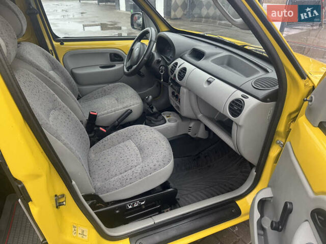 Желтый Рено Кенгу, объемом двигателя 1.46 л и пробегом 244 тыс. км за 2950 $, фото 1 на Automoto.ua