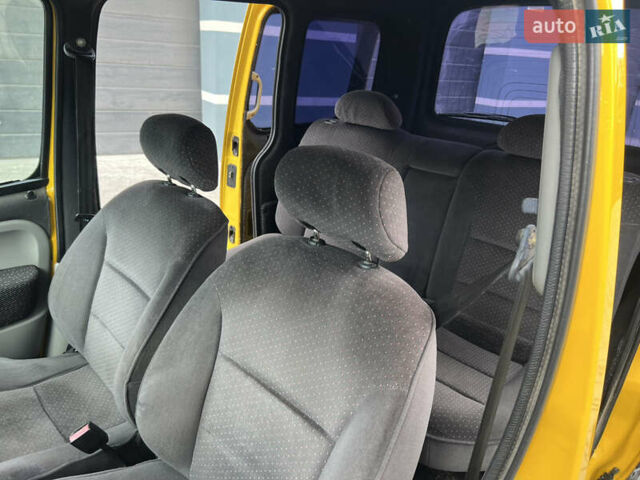Желтый Рено Кенгу, объемом двигателя 1.46 л и пробегом 218 тыс. км за 3350 $, фото 16 на Automoto.ua