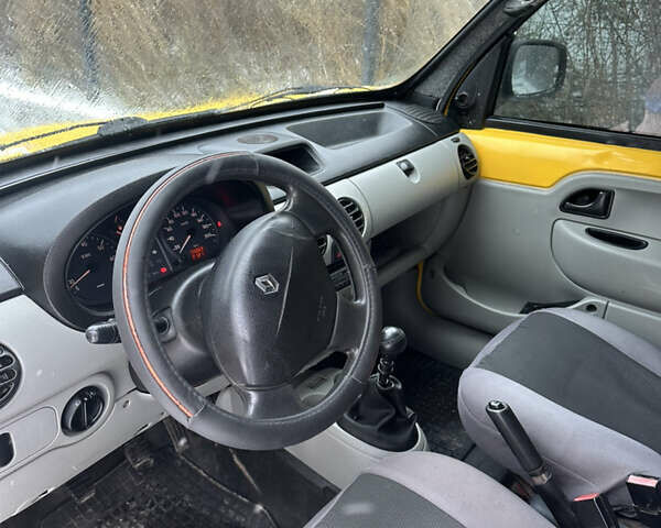 Желтый Рено Кенгу, объемом двигателя 1.46 л и пробегом 226 тыс. км за 3500 $, фото 6 на Automoto.ua