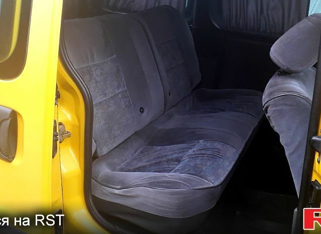 Желтый Рено Кенгу, объемом двигателя 1.9 л и пробегом 258 тыс. км за 3300 $, фото 4 на Automoto.ua