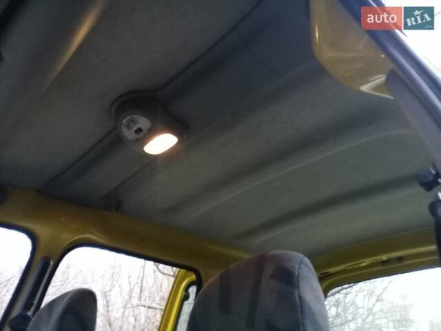 Желтый Рено Кенгу, объемом двигателя 1.4 л и пробегом 290 тыс. км за 3500 $, фото 52 на Automoto.ua