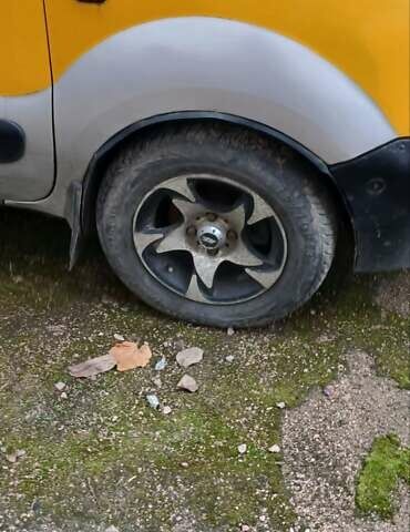 Желтый Рено Кенгу, объемом двигателя 1.5 л и пробегом 300 тыс. км за 2200 $, фото 10 на Automoto.ua