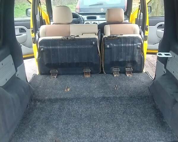 Желтый Рено Кенгу, объемом двигателя 1.5 л и пробегом 225 тыс. км за 3650 $, фото 12 на Automoto.ua