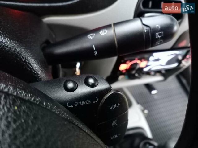 Желтый Рено Кенгу, объемом двигателя 1.4 л и пробегом 290 тыс. км за 3500 $, фото 16 на Automoto.ua