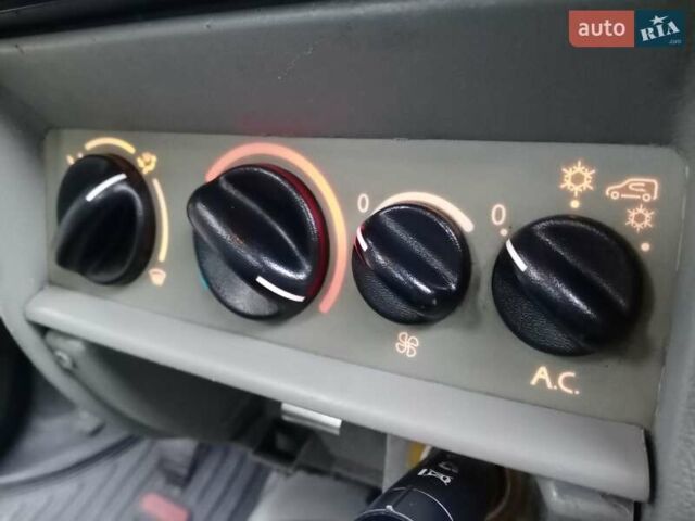 Желтый Рено Кенгу, объемом двигателя 1.4 л и пробегом 290 тыс. км за 3500 $, фото 57 на Automoto.ua