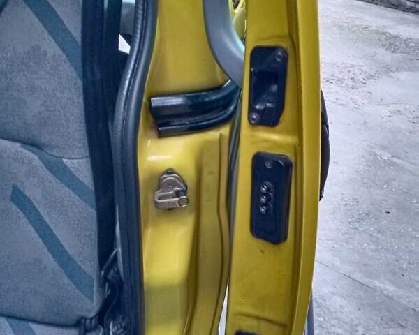 Желтый Рено Кенгу, объемом двигателя 1.4 л и пробегом 290 тыс. км за 3500 $, фото 33 на Automoto.ua