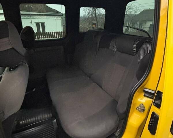 Желтый Рено Кенгу, объемом двигателя 1.46 л и пробегом 136 тыс. км за 3600 $, фото 6 на Automoto.ua