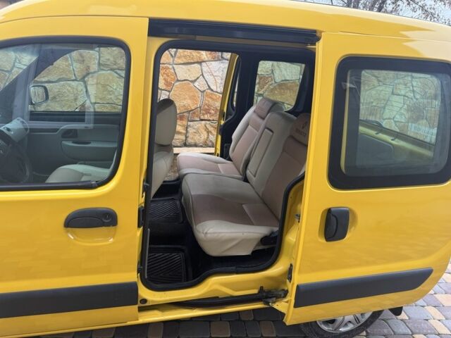 Желтый Рено Кенгу, объемом двигателя 1.5 л и пробегом 300 тыс. км за 4500 $, фото 3 на Automoto.ua