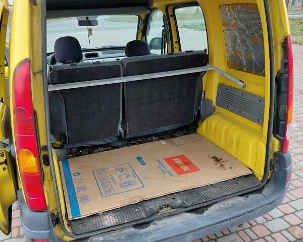Желтый Рено Кенгу, объемом двигателя 1.46 л и пробегом 240 тыс. км за 3650 $, фото 5 на Automoto.ua
