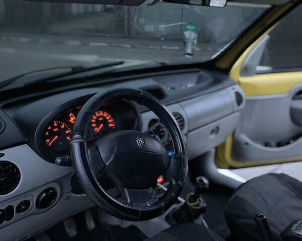 Желтый Рено Кенгу, объемом двигателя 1.5 л и пробегом 300 тыс. км за 4000 $, фото 8 на Automoto.ua