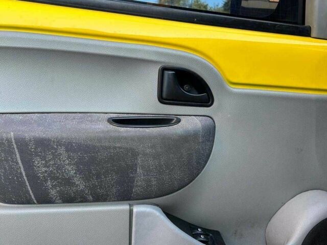 Жовтий Рено Кєнгу, об'ємом двигуна 1.5 л та пробігом 320 тис. км за 4400 $, фото 6 на Automoto.ua