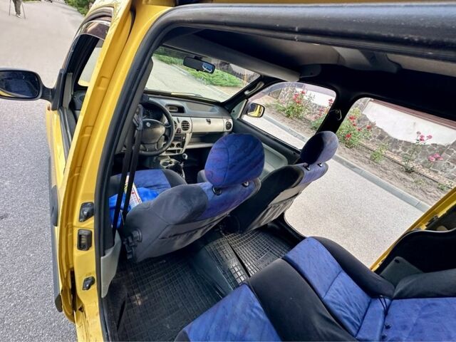 Желтый Рено Кенгу, объемом двигателя 1.5 л и пробегом 200 тыс. км за 3750 $, фото 13 на Automoto.ua