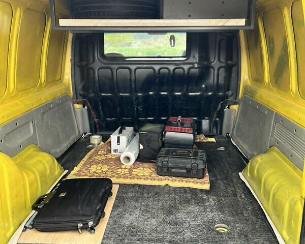 Желтый Рено Кенгу, объемом двигателя 1.46 л и пробегом 412 тыс. км за 2650 $, фото 12 на Automoto.ua