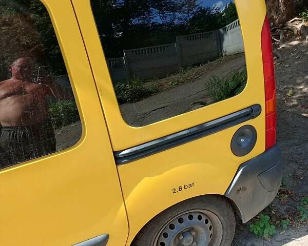 Желтый Рено Кенгу, объемом двигателя 1.46 л и пробегом 159 тыс. км за 3700 $, фото 4 на Automoto.ua