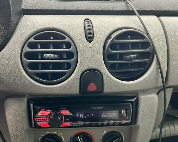 Желтый Рено Кенгу, объемом двигателя 1.46 л и пробегом 412 тыс. км за 2650 $, фото 10 на Automoto.ua