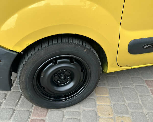 Желтый Рено Кенгу, объемом двигателя 1.46 л и пробегом 412 тыс. км за 2650 $, фото 7 на Automoto.ua