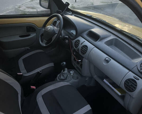 Жовтий Рено Кєнгу, об'ємом двигуна 1.5 л та пробігом 330 тис. км за 3350 $, фото 6 на Automoto.ua