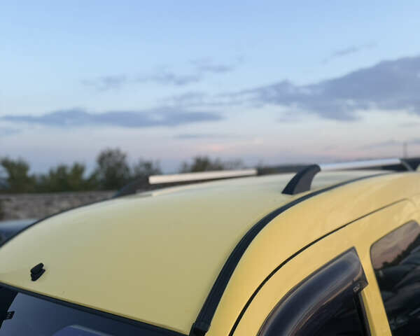 Рено Кєнгу 2005 у Каменце-Подольском на Automoto.ua Жовтий Рено Кєнгу, об'ємом двигуна 1.6 л та пробігом 190 тис. км за 4800 $, фото 11 на Automoto.ua
