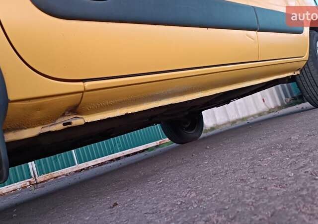 Желтый Рено Кенгу, объемом двигателя 1.5 л и пробегом 173 тыс. км за 3450 $, фото 20 на Automoto.ua