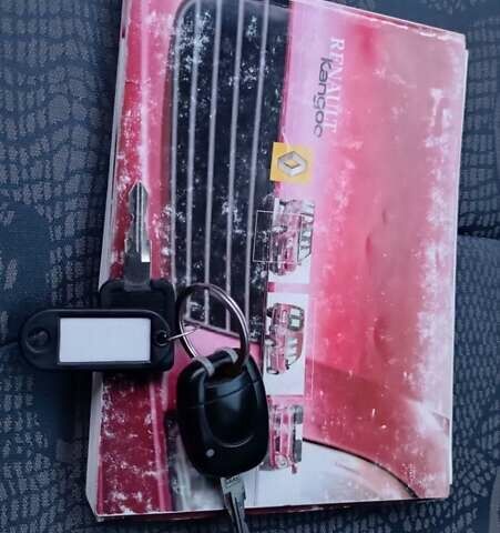 Желтый Рено Кенгу, объемом двигателя 1.5 л и пробегом 173 тыс. км за 3450 $, фото 62 на Automoto.ua