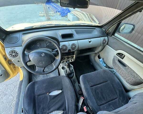 Желтый Рено Кенгу, объемом двигателя 1.46 л и пробегом 217 тыс. км за 2700 $, фото 16 на Automoto.ua