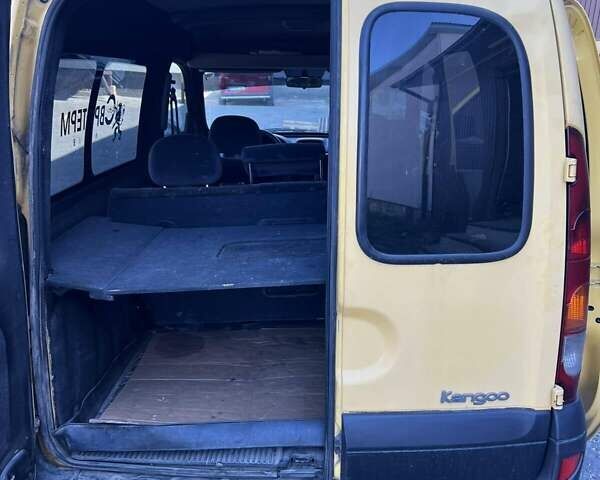 Желтый Рено Кенгу, объемом двигателя 1.46 л и пробегом 217 тыс. км за 2700 $, фото 13 на Automoto.ua